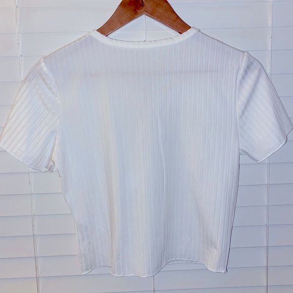 White crop top blouse with buttons - Picture 2 of 2